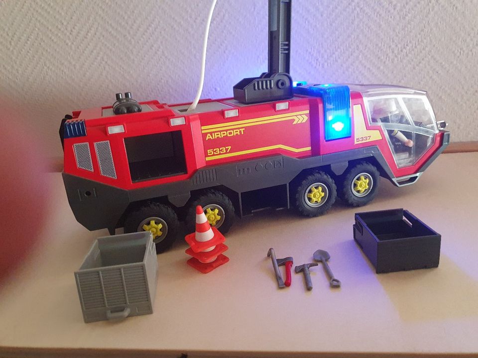 Playmobil Feuerwehr Flugfeldlöschfahrzeug (5337) Blaulicht,Sirene in Teltow