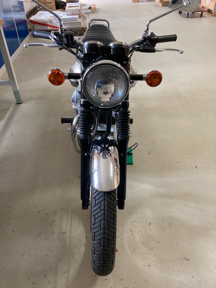 Kawasaki W650 - wie neu!!!  Triumph BSA in Ebersberg