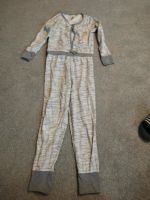 Einteiler Jumpsuit Schlafanzug Größe 134/140 Hessen - Mainhausen Vorschau