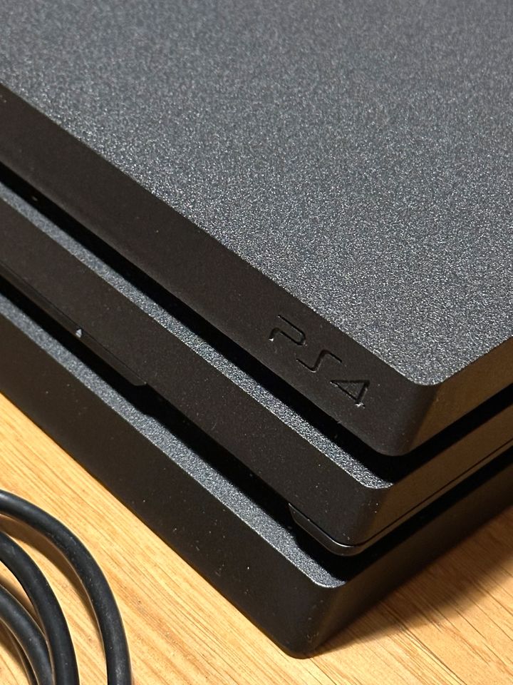 PlayStation 4 Pro inkl. 1 TB + 1 Controller in München