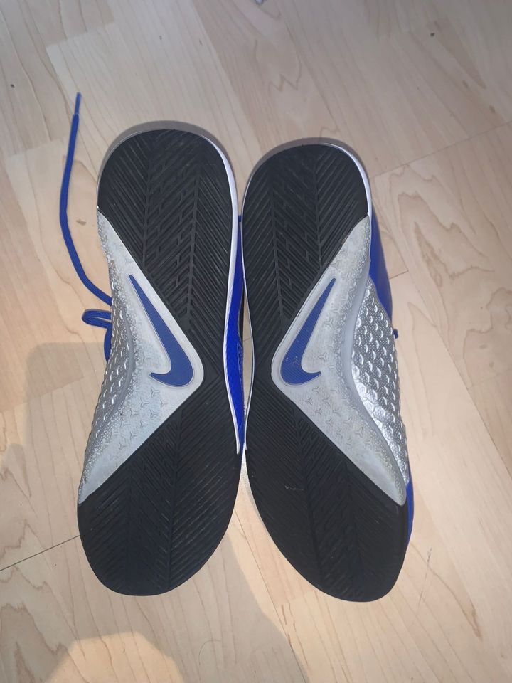 Blaue Sportschuhe Gr. 44 (28cm) Nike in Hohenbocka
