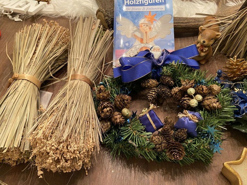 Weihnachts deko Tür Kranz Öl Lampe Windlicht Buch Holz Nikolaus in Altenbeken