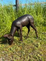 Bronzefigur grasendes Rehkitz - Gartenfigur Bayern - Starnberg Vorschau