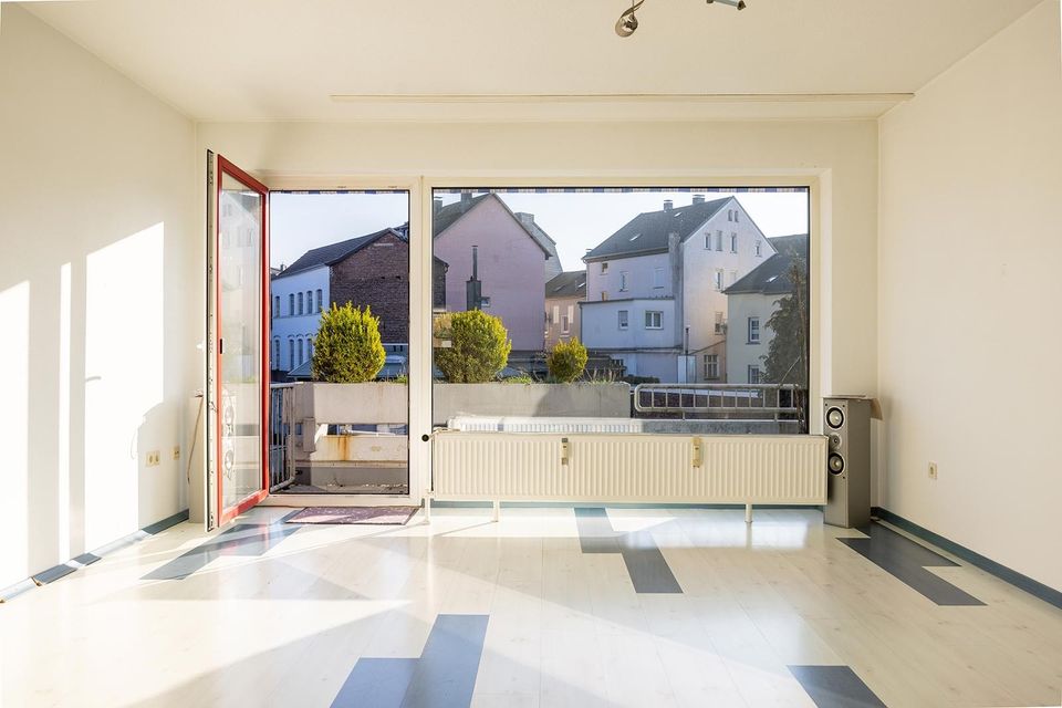 zentrale 3-Zimmer-Wohnung mit Süd-Balkon, Gäste-WC, Fahrstuhl, Tiefgarage in Lüdenscheid