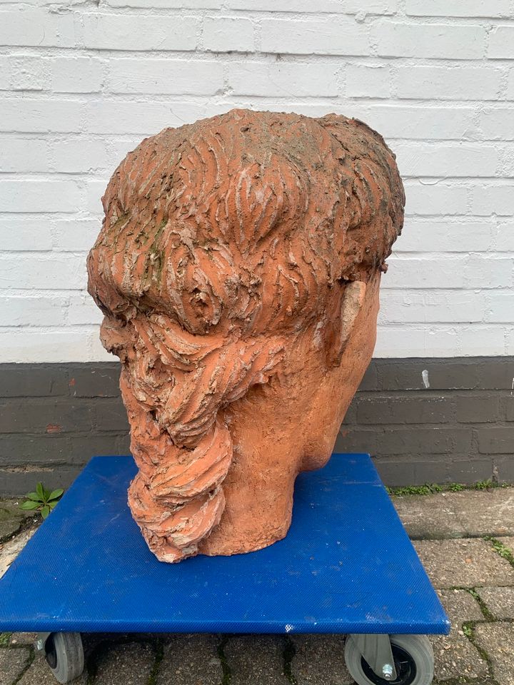 Riesige Terracotta Kopfskulptur in Bonn