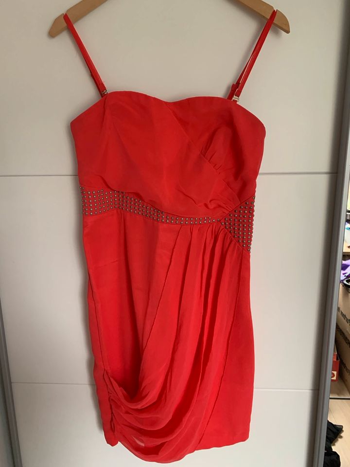 Kurzes Rotes Kleid Vila M mit abnehmbaren Trögern in München