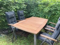 Verlängerbarer Gartentisch mit vier Klappsesseln und Sitzauflagen Berlin - Pankow Vorschau