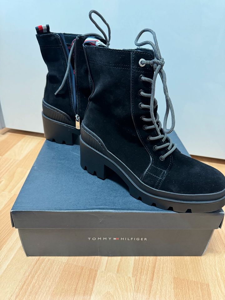 Tommy Hilfiger Stiefel mit Absatz in Aschaffenburg