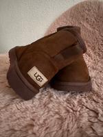 Ugg Classic Mini II, neuwertig, dunkelbraun, tolles Leder, echt! Düsseldorf - Gerresheim Vorschau