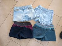 4 Shorts 158 gemischt, Quechua, Jeans Nordrhein-Westfalen - Nordwalde Vorschau