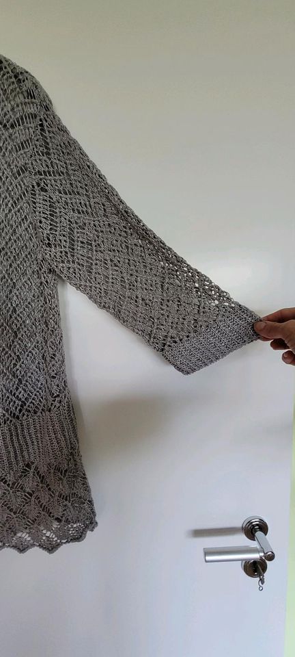 Strickjacke Gr. 48 silber- grau in Rott am Inn