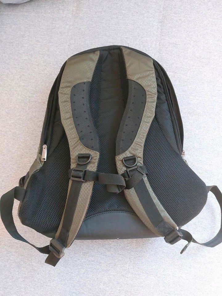 Laptop Rucksack von Asus für 15 Zoll Laptop in Laumersheim