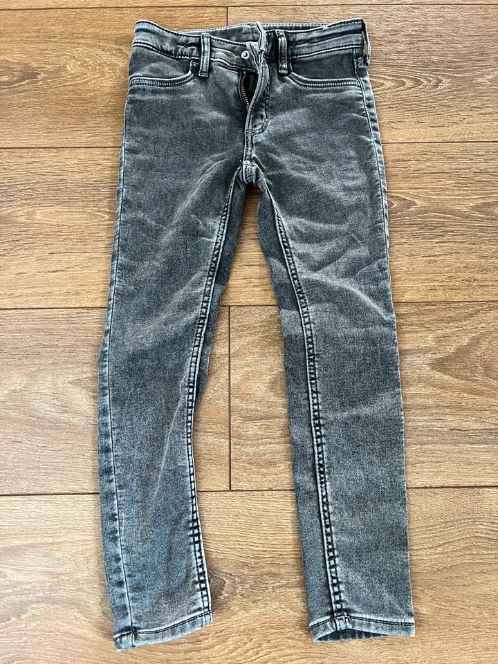 H&M Jeans Stretch Gr. 116 Grau in Achim