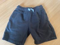 Shorts kurze Hose Basic schlicht schwarz Gr. 110 Niedersachsen - Buxtehude Vorschau