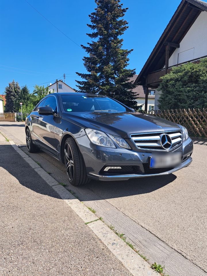 Mercedes E350 CGI Elegance in Grau/Silver in Mickhausen