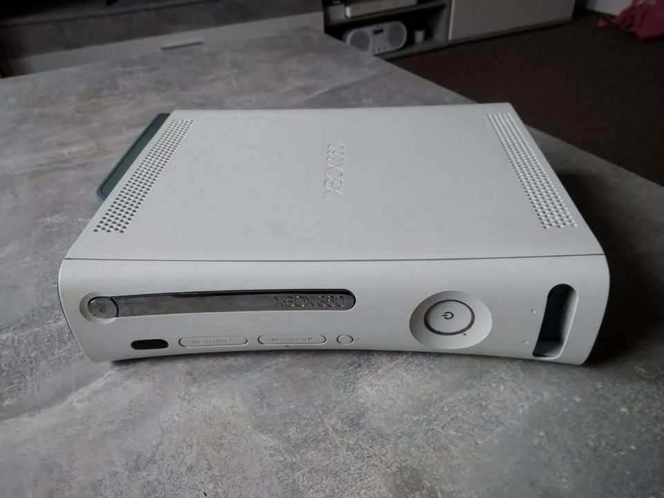 XBOX 360, 60 gb festplatte,   an bastler in Neumünster