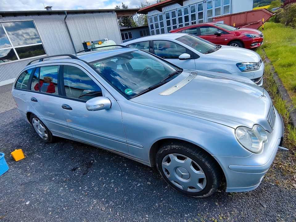 Mercedes-Benz C220 C-Klasse T-Modell Kombi Bastler Fahrzeug in Bad Salzschlirf