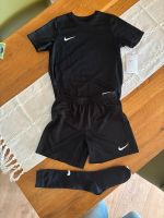 Sportbekleidung Set Gr. 122-128 T-Shirt/Hose/Socken Thüringen - Nordhausen Vorschau