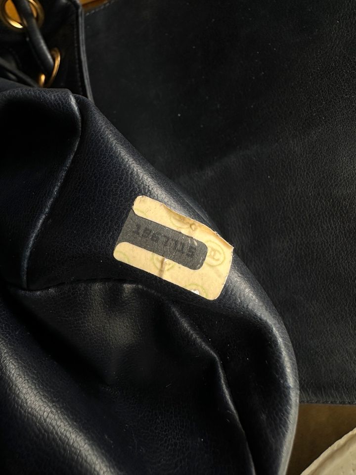 CHANEL Rucksack Beutel dunkelblau Lambskin Leder Tasche in Hamburg