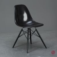 Vitra / Herman Miller Side Chair DSW Fiberglas Stuhl Holz Gestell Bayern - Würzburg Vorschau