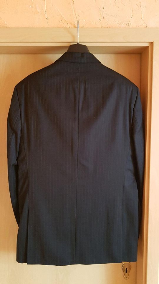 Nadelstreifenanzug / Anzug ( Sakko 98? + Anzughose 48 ) schwarz in Paulinenaue