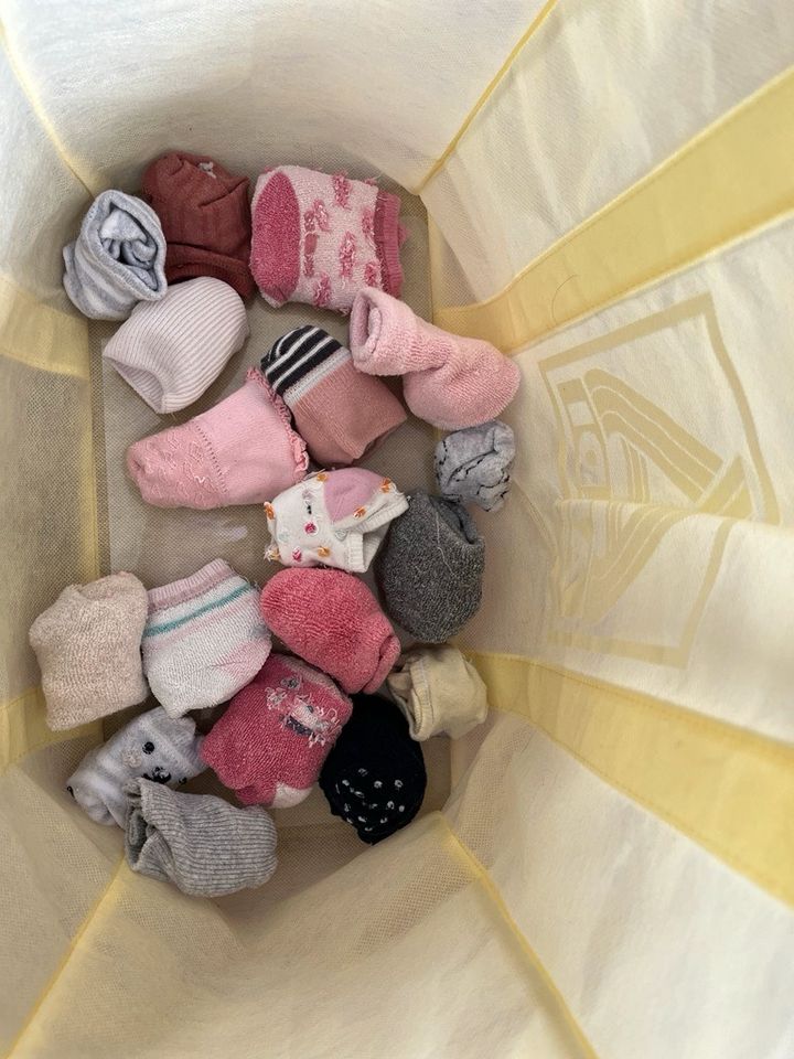 138 Teile Mädchen Kleiderpaket Babysachen gr 56 62 68 74 und 80 in Lähden