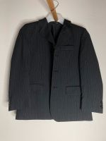 Schwarzer Anzug mit grauem Nadelstreifen Hemd Weste Gr. 140 C&A Bayern - Vaterstetten Vorschau