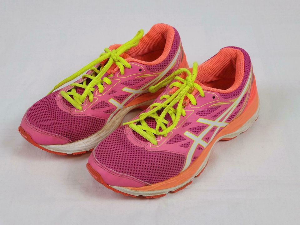 Asics Gr. 36 Turnschuhe 22,5 Leichtathletik Sport in Augsburg