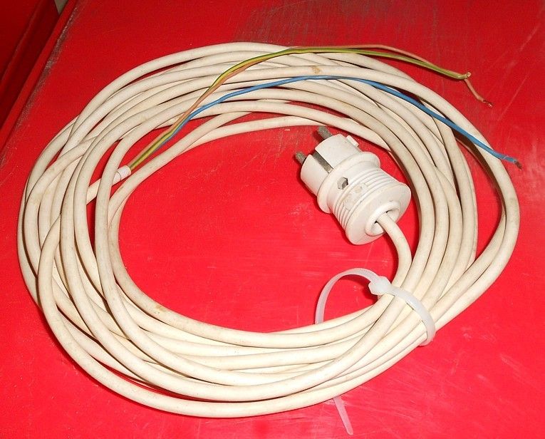 Netzanschlußkabel, weiß, einseitig Schukostecker, 3adrig, 9,35m in Irmenach