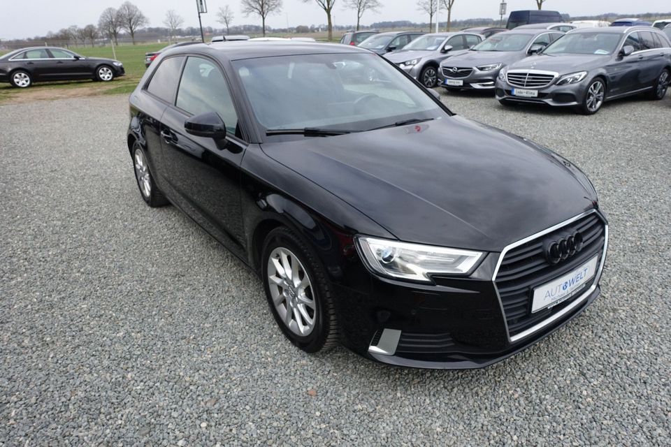 Audi A3 sport 2.0TDI 150PS KLIMAAUT SITZH NAV ACC XEN in Beckdorf