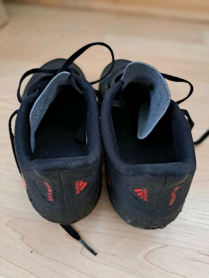 Fussballschuhe adidas Noppen, Größe 38 2/3 schwarz/ rot in Dinklage