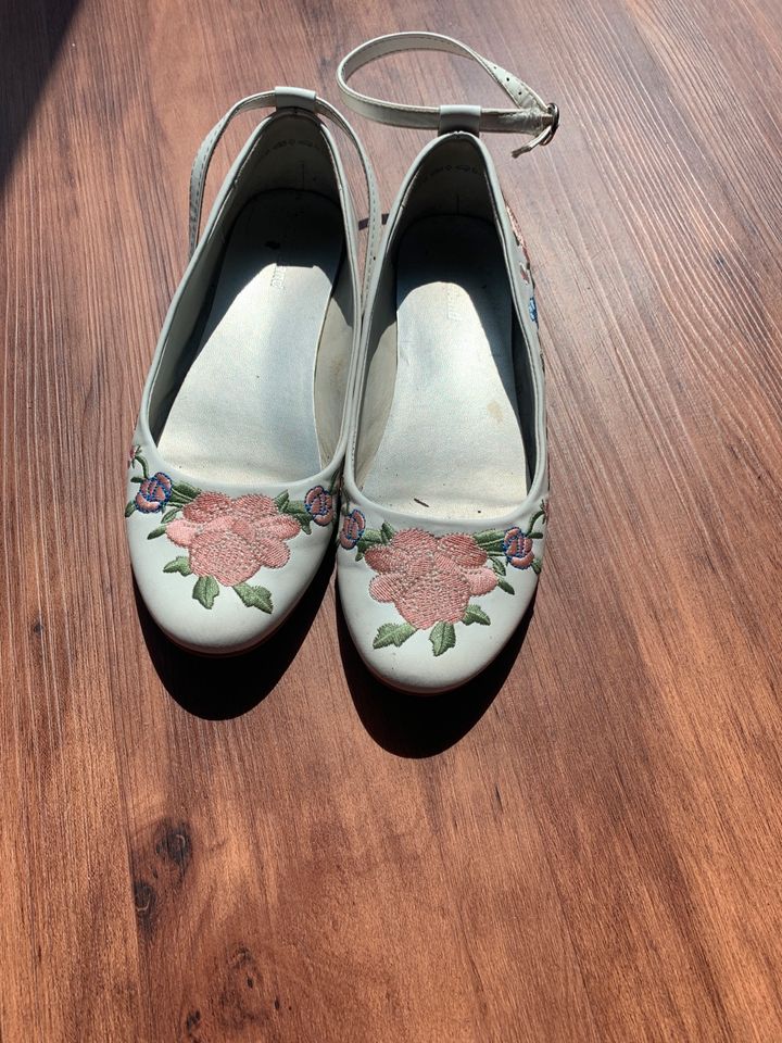 Ballerina Deichmann weiß Blumen 33 in Niedersachsen - Wittmund | Gebrauchte  Kinderschuhe Größe 33 kaufen | eBay Kleinanzeigen ist jetzt Kleinanzeigen