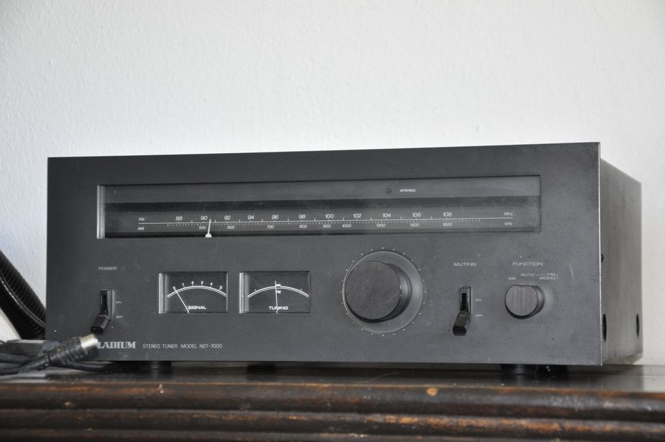 Palladium Stereo Tuner Radio Model NST-7000 in Spiegelberg