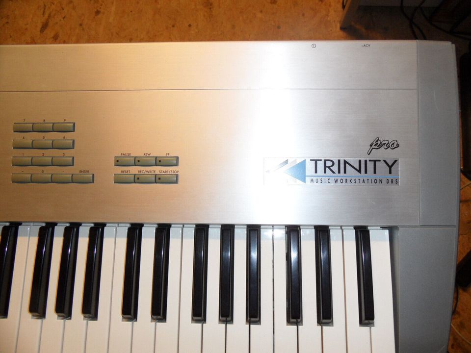 Korg Trinity 76 tasten Version in Hammelburg