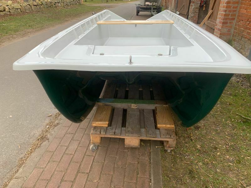 Trimaran Ruderboot Angelboot 400 cm lang bis 5 Personen NEU in Stavenhagen