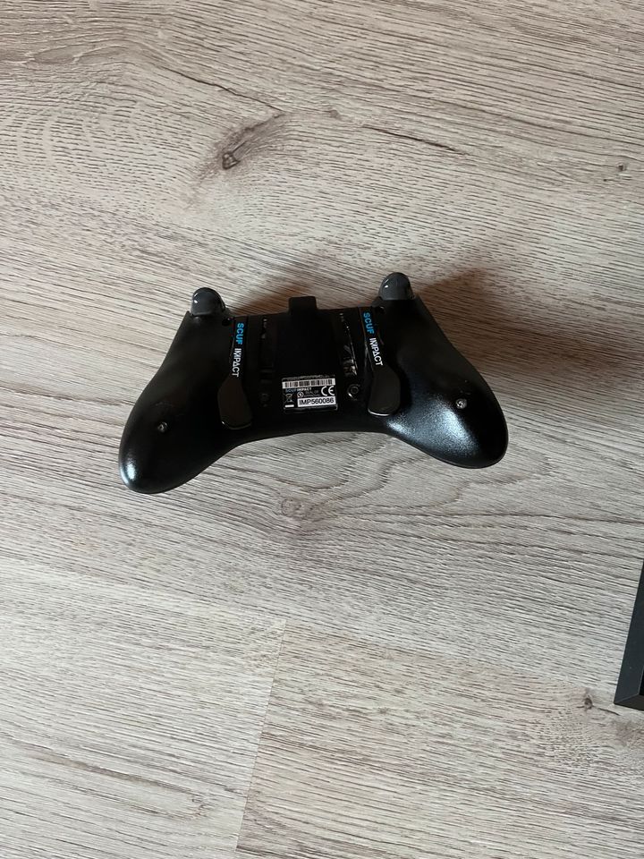 PlayStation 4 + scuff Controller in Lübbecke 