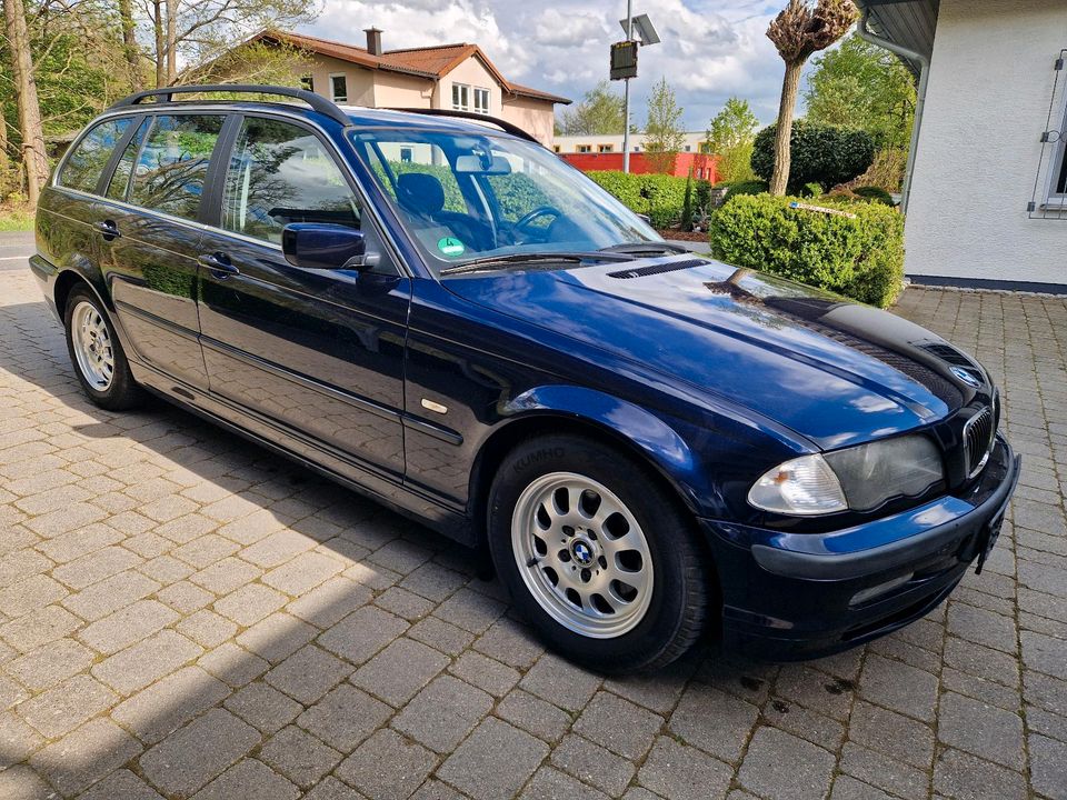 BMW E 46 320i Touring*TÜV 10/2025*Teilleder*AHK*SD*Klimaautomatik in Walldürn