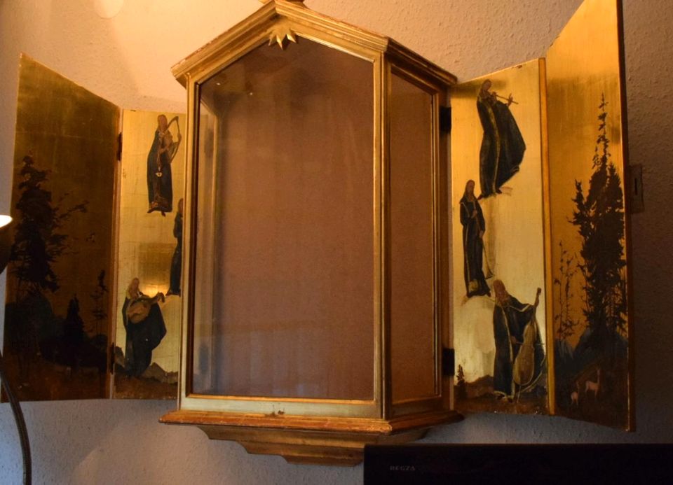 Vitrine Schrank Bemalt Blattgold Gold Malerei Bild in Bad Kissingen