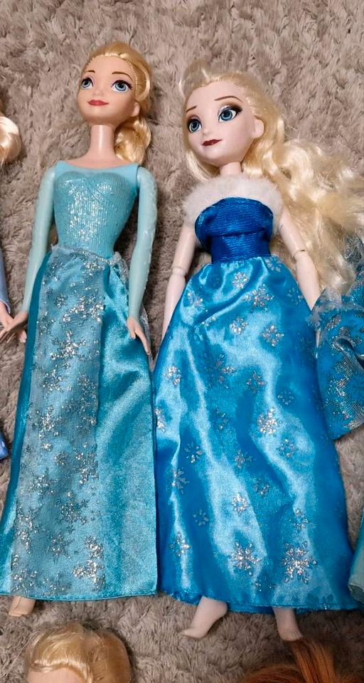 Anna und Elsa Eiskönigin Puppen Barbies in Chemnitz