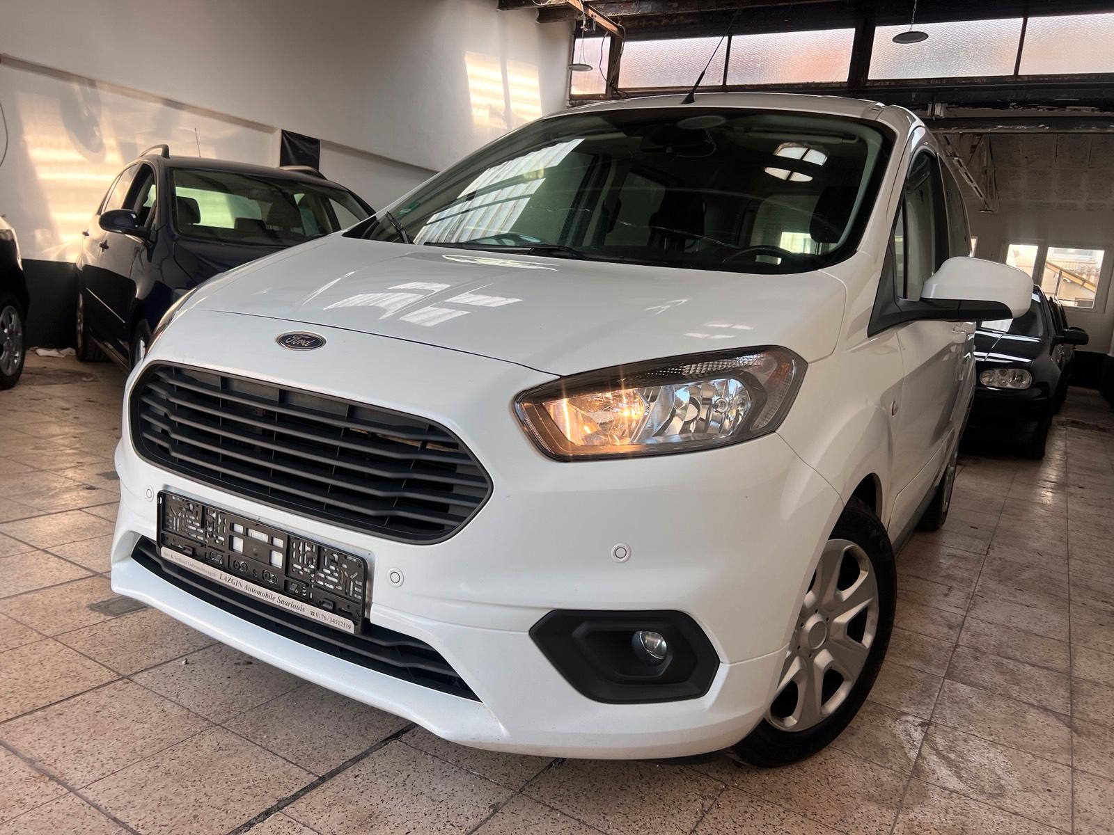 Abbildung des Autos Ford Tourneo Courier 1,5…