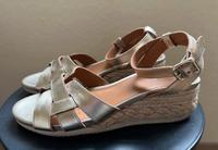 GEOX Respira Sandalen Gr. 40 Gold Keilabsatz München - Thalk.Obersendl.-Forsten-Fürstenr.-Solln Vorschau