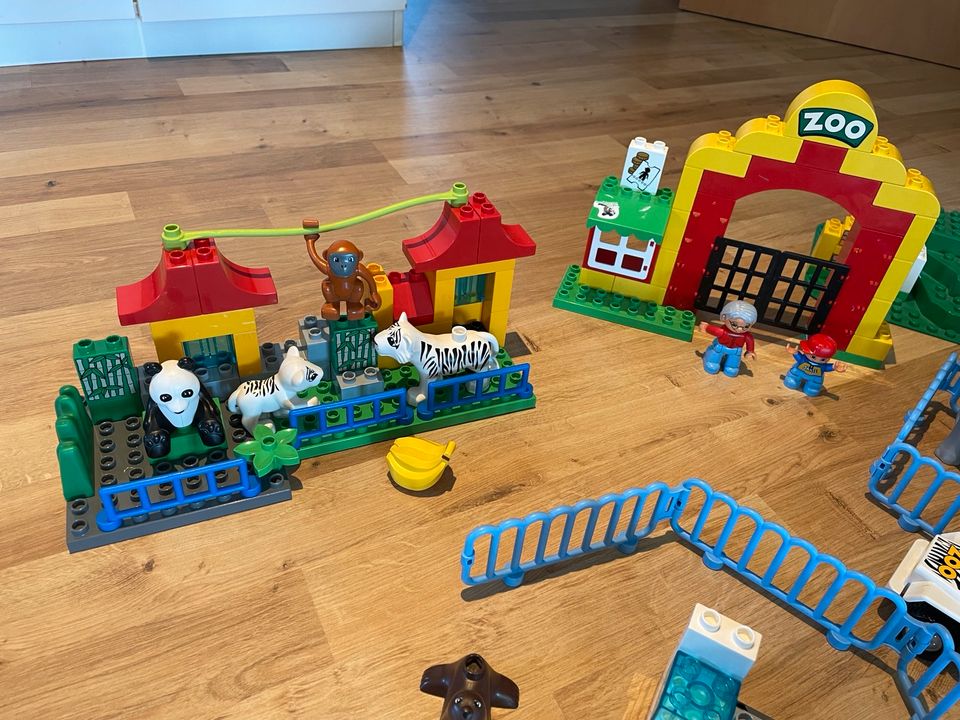 Lego Duplo großer Zoo + Tierbabies + 2 Platten und Steine in Holzgerlingen