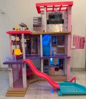 Barbie Traumvilla Dream House 3 stöckig in sehr gutem Zustand Nordrhein-Westfalen - Hilden Vorschau