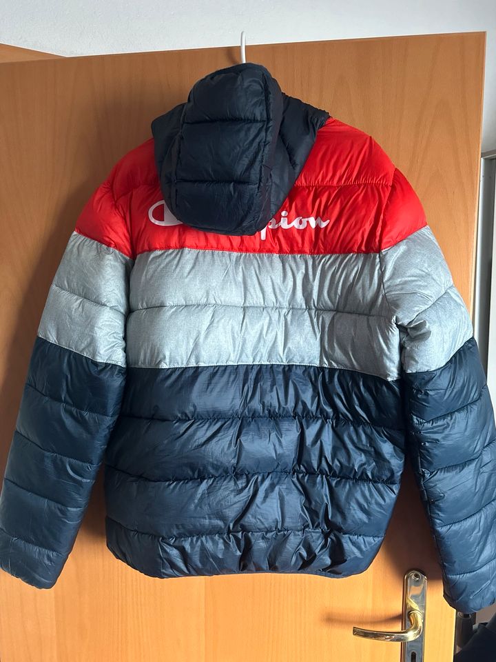 Champion - Steppjacke mit Kapuze - marine Farbe in Chemnitz