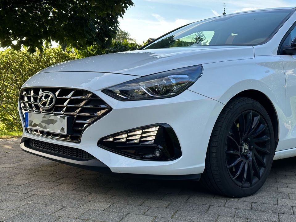 Hyundai i30 1.0 T-GDI EDITION 30, 8-fach bereift, Rückfahrkamera in Hungen