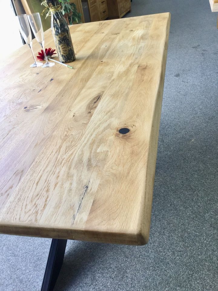 200x100 Esstisch massiv Wildeiche mit Baumkante Eiche Tisch  NEU in Enger