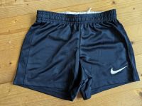 Nike DRI-FIT Kinder Sporthose kurz XS 122-128  dunkelblau Bochum - Bochum-Süd Vorschau