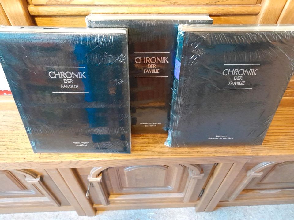 Chronik der Familie, 3 Bände , Lexikon, originalverpackt in Mering