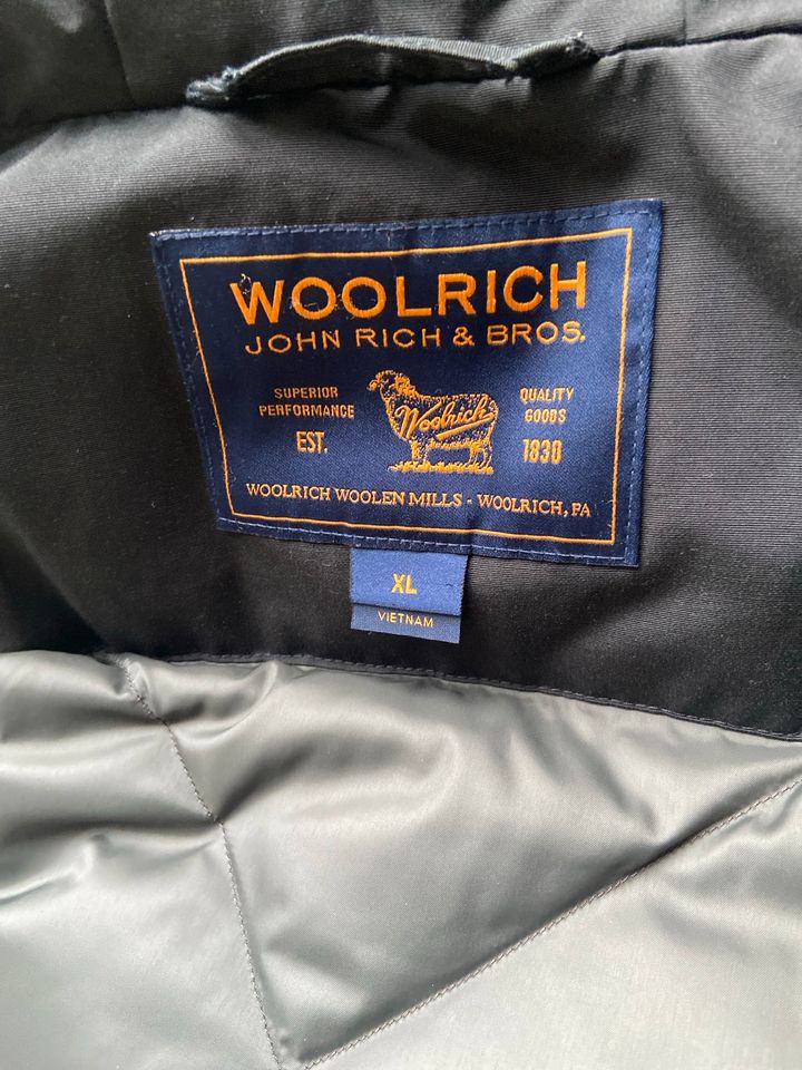 Parka Daunenjacke WOOLRICH schwarz Gr. XL Arctic Parka in Oberursel (Taunus)