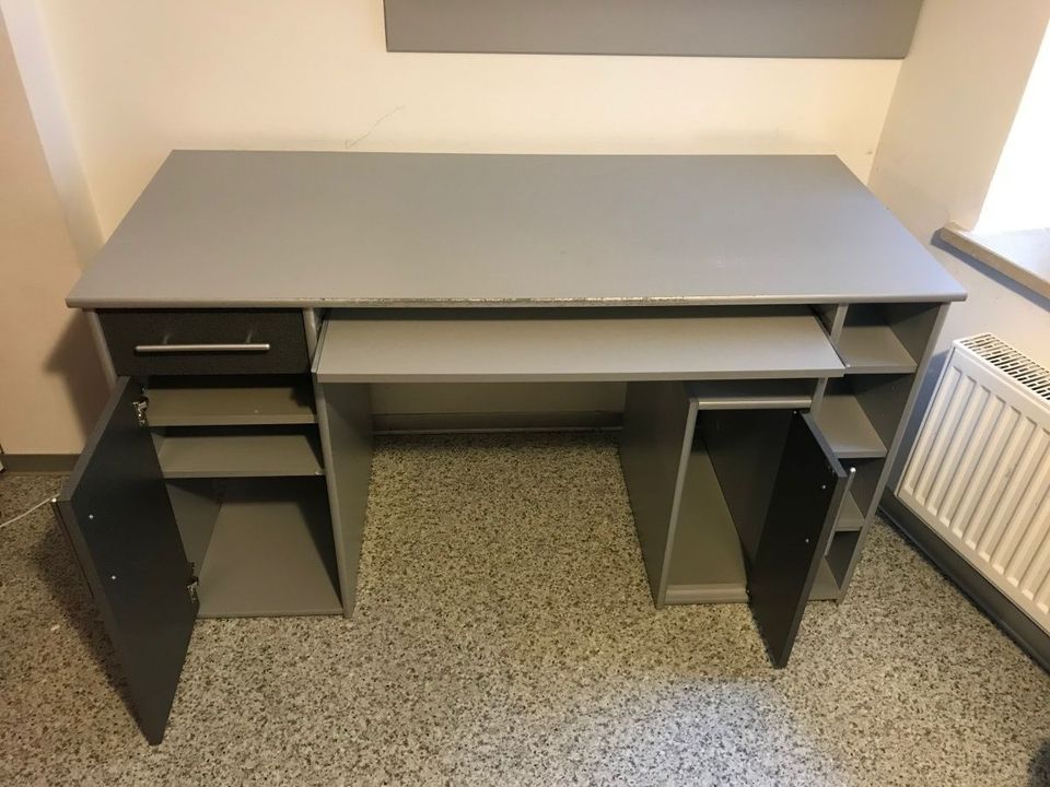 Schreibtisch 139x78x60 + S´COOL 3 Schreibtischstuhl, Regal extra in Augsburg